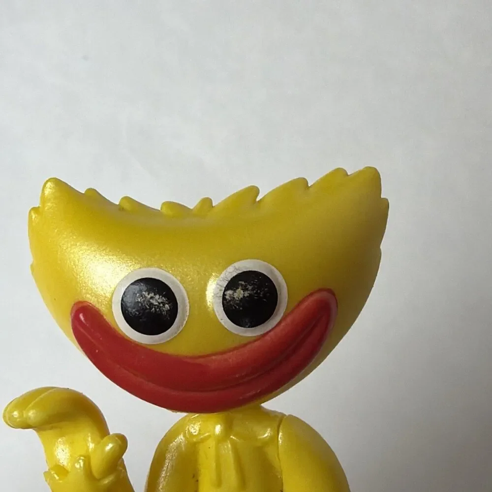 Smiling Huggy Wuggy Poppy Playtime PhatMojo Collectible Mini Figure & Keychain